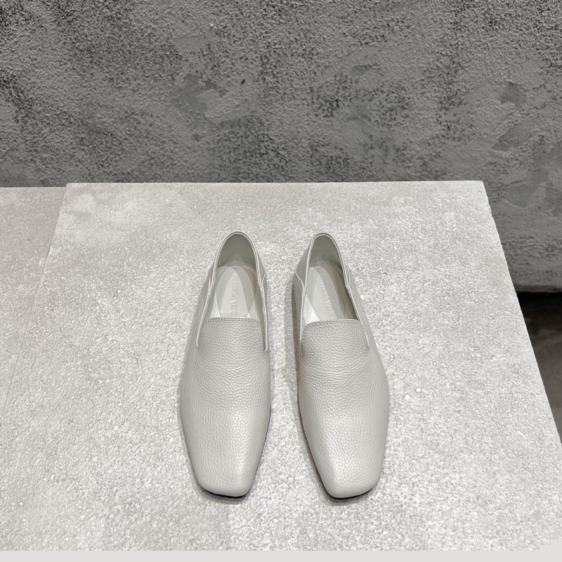 bo*te*ga Ve*ne*ta leather shoes